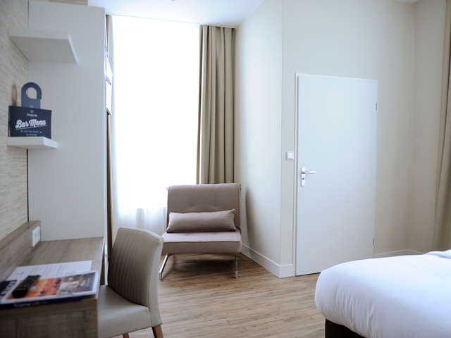 Ljus antande hotellrum Ljus antande hotellrum